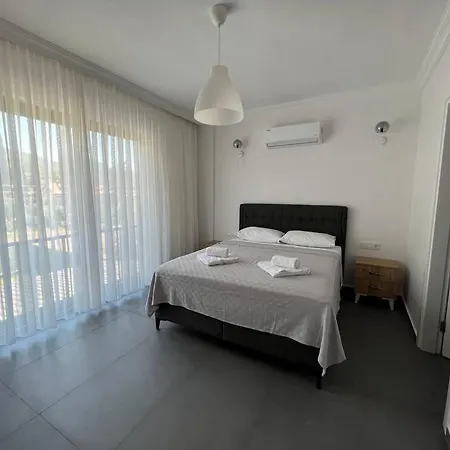 Ξενοδοχείο Goecekte 4+1 Havuzlu Lueks Villa, Goecek