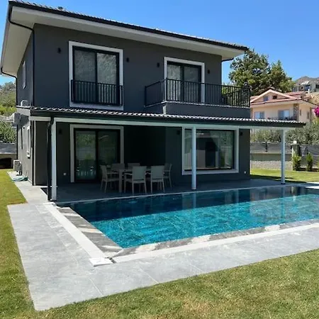 Goecekte 4+1 Havuzlu Lueks Villa, Goecek