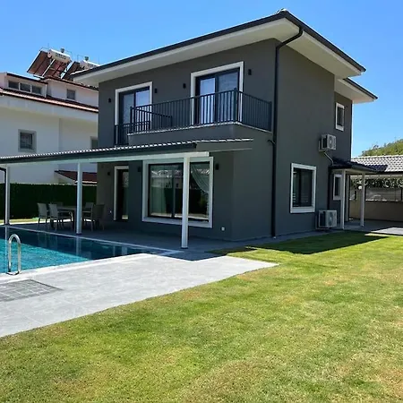 Goecekte 4+1 Havuzlu Lueks Villa, Goecek 4* Φετιγιέ