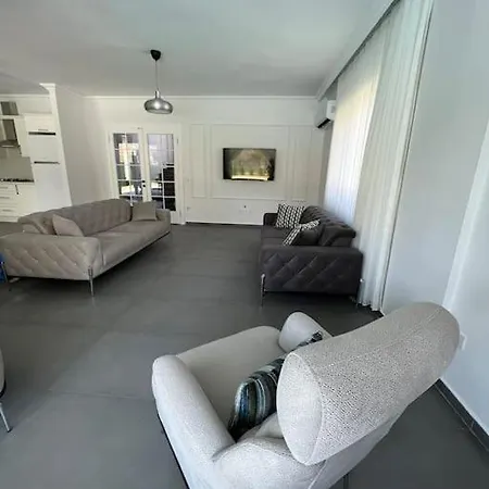 Goecekte 4+1 Havuzlu Lueks Villa, Goecek 4* Φετιγιέ