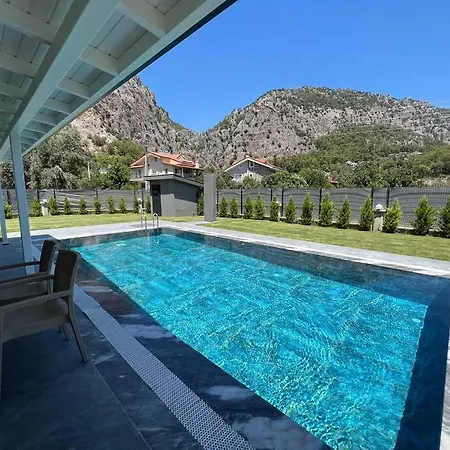 Отель Goecekte 4+1 Havuzlu Lueks Villa, Goecek Фетхие