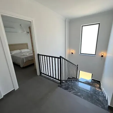 Goecekte 4+1 Havuzlu Lueks Villa, Goecek 4*