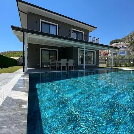 Отель Goecekte 4+1 Havuzlu Lueks Villa, Goecek 4*